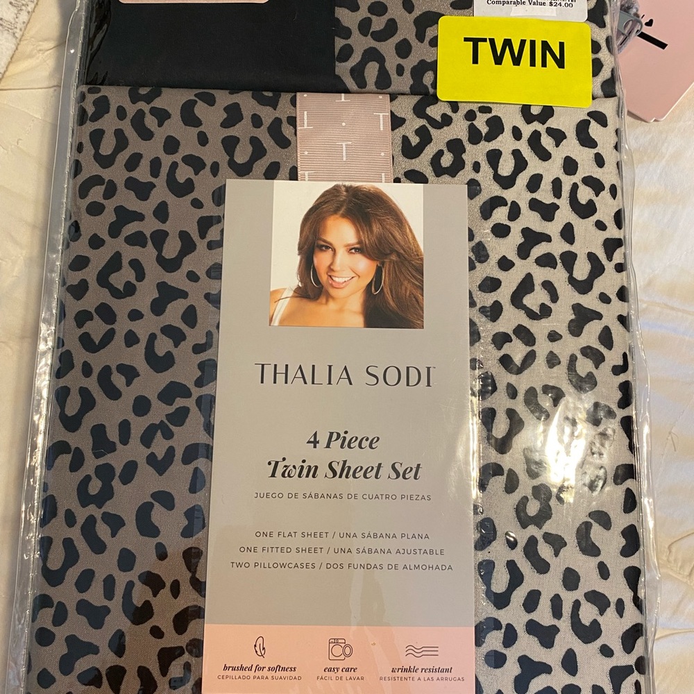 Fun leopard print twin sheets